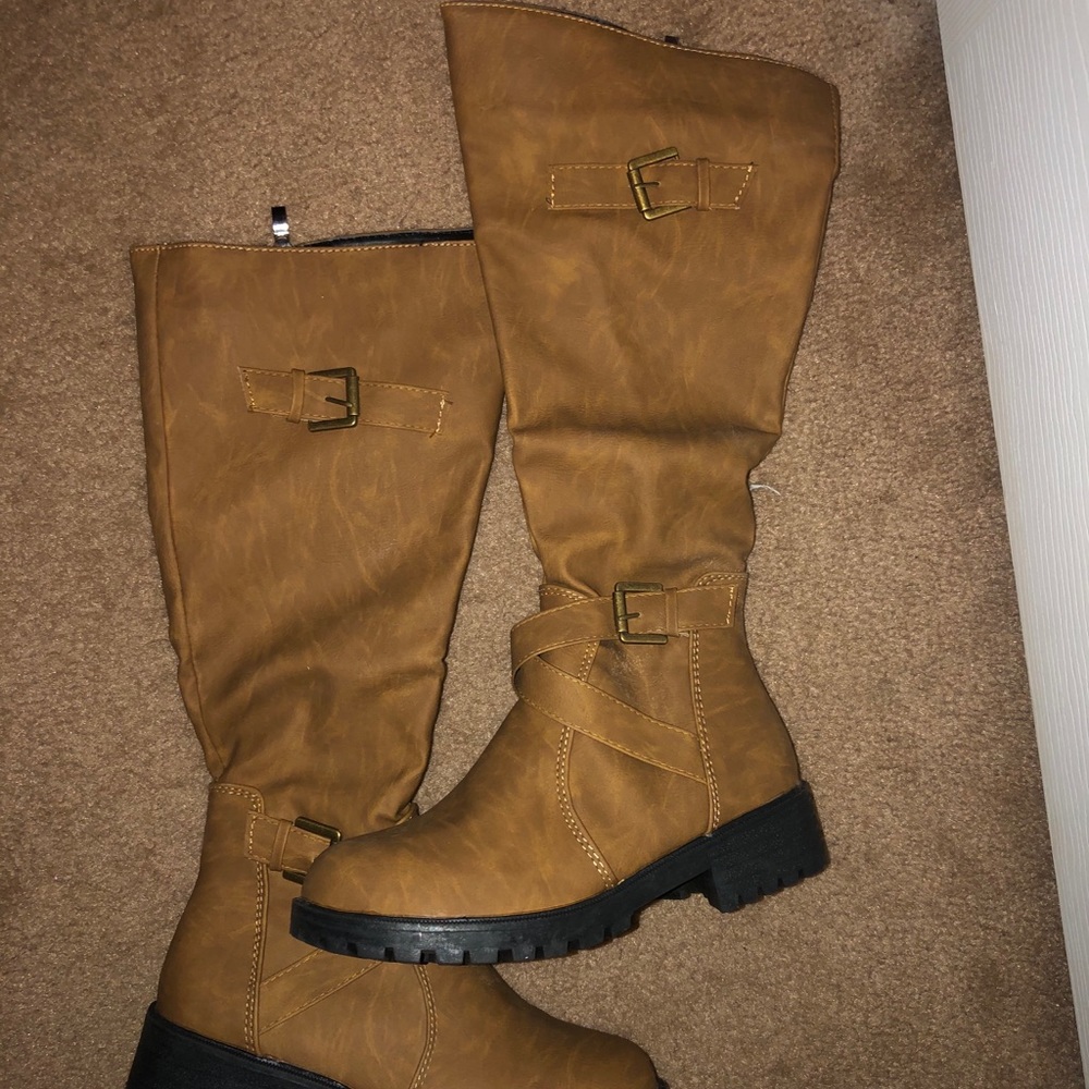 Knee boots